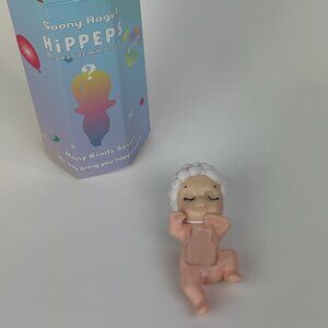 NIB Sonny Angel Hippers "Many Kinds Series" in a sleeping pose with angel wings